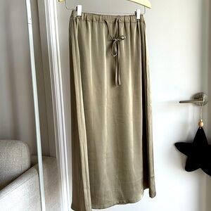 ✨Effortless Elegance Pull on Skirt in Motion